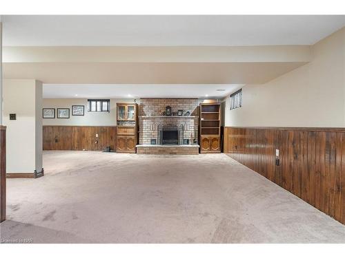 112 Larchwood Circle, Welland, ON - Indoor With Fireplace