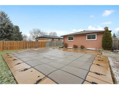 112 Larchwood Circle, Welland, ON - Outdoor With In Ground Pool With Exterior