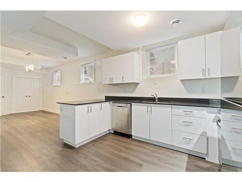58 Griffith Street, Welland, ON - Indoor Photo Showing Kitchen