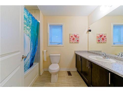42 Sparkle Drive, Thorold, ON - Indoor Photo Showing Bathroom