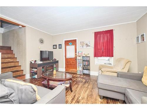 640 King Street, Port Colborne, ON - Indoor Photo Showing Living Room