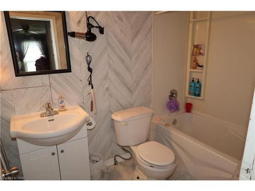 640 King Street, Port Colborne, ON - Indoor Photo Showing Bathroom
