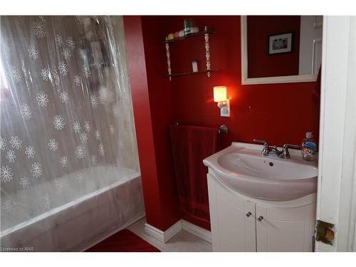 640 King Street, Port Colborne, ON - Indoor Photo Showing Bathroom