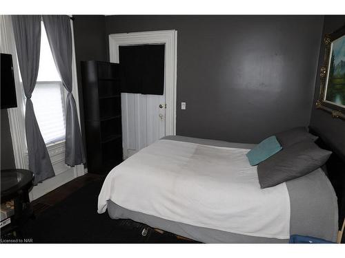 640 King Street, Port Colborne, ON - Indoor Photo Showing Bedroom