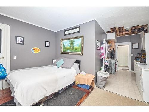 640 King Street, Port Colborne, ON - Indoor Photo Showing Bedroom