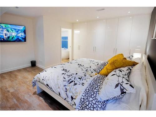 Upper-26 Duke Street, St. Catharines, ON - Indoor Photo Showing Bedroom