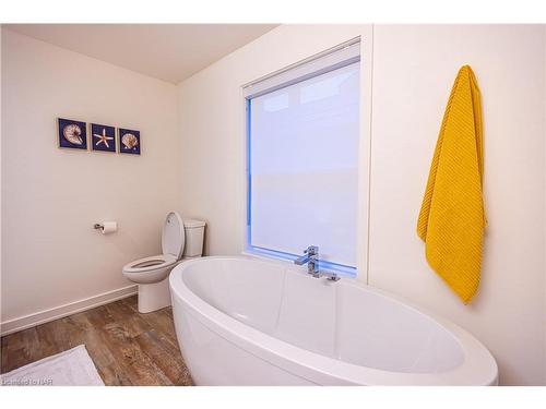 Upper-26 Duke Street, St. Catharines, ON - Indoor Photo Showing Bathroom