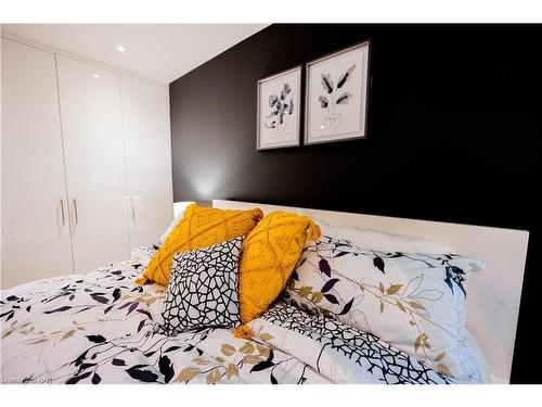 Upper-26 Duke Street, St. Catharines, ON - Indoor Photo Showing Bedroom