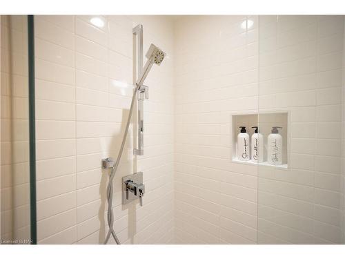 Upper-26 Duke Street, St. Catharines, ON - Indoor Photo Showing Bathroom