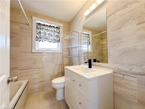 19 Cameron Avenue, Welland, ON - Indoor Photo Showing Bathroom