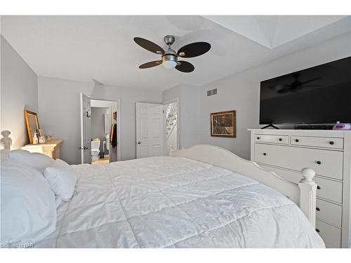1-7370 Monastery Drive, Niagara Falls, ON - Indoor Photo Showing Bedroom