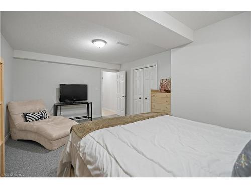 1-7370 Monastery Drive, Niagara Falls, ON - Indoor Photo Showing Bedroom