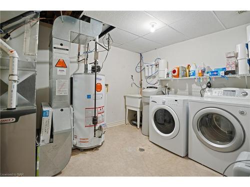 1-7370 Monastery Drive, Niagara Falls, ON - Indoor Photo Showing Laundry Room