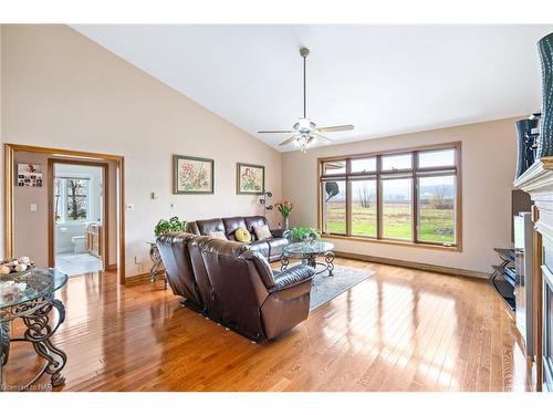925 Queenston Road, Niagara-On-The-Lake, ON - Indoor Photo Showing Living Room With Fireplace