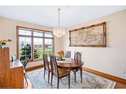 925 Queenston Road, Niagara-On-The-Lake, ON - Indoor Photo Showing Bedroom