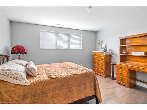 925 Queenston Road, Niagara-On-The-Lake, ON - Indoor Photo Showing Bedroom