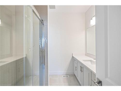 54 Beachwalk Crescent, Crystal Beach, ON - Indoor Photo Showing Bathroom