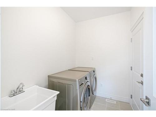 54 Beachwalk Crescent, Crystal Beach, ON - Indoor Photo Showing Laundry Room