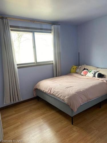 711 Niagara Street, St. Catharines, ON - Indoor Photo Showing Bedroom