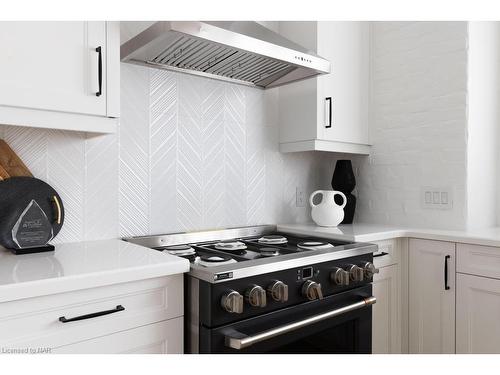 3 Arbourvale Common, St. Catharines, ON - Indoor Photo Showing Kitchen