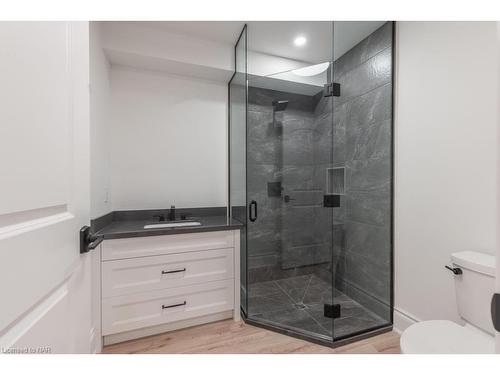 3 Arbourvale Common, St. Catharines, ON - Indoor Photo Showing Bathroom