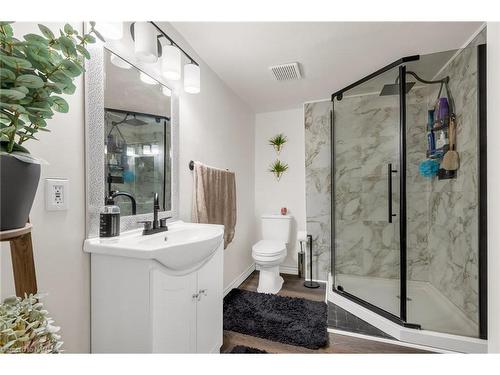 62 Richmond Street, Thorold, ON - Indoor Photo Showing Bathroom