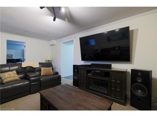 4877 Tara Avenue, Niagara Falls, ON - Indoor Photo Showing Living Room