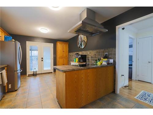 4877 Tara Avenue, Niagara Falls, ON - Indoor Photo Showing Kitchen