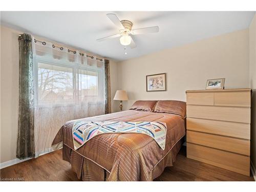 1 Joanna Drive, St. Catharines, ON - Indoor Photo Showing Bedroom