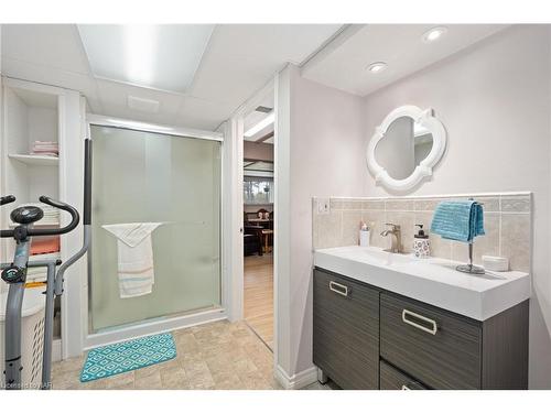 1 Joanna Drive, St. Catharines, ON - Indoor Photo Showing Bathroom