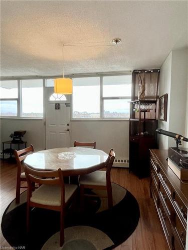 704-215 Glenridge Avenue, St. Catharines, ON - Indoor Photo Showing Dining Room