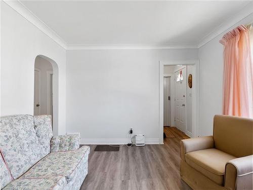 327 Darling Street, Brantford, ON - Indoor Photo Showing Living Room