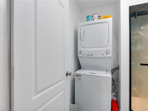 327 Darling Street, Brantford, ON - Indoor Photo Showing Laundry Room
