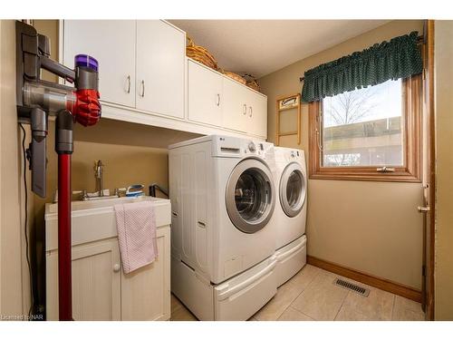 3412 Vinehaven Trail, Vineland, ON - Indoor Photo Showing Laundry Room