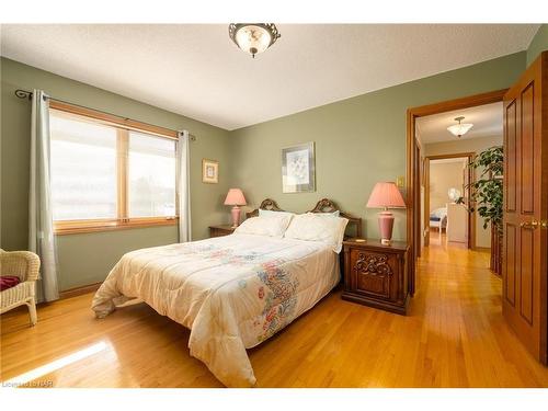 3412 Vinehaven Trail, Vineland, ON - Indoor Photo Showing Bedroom