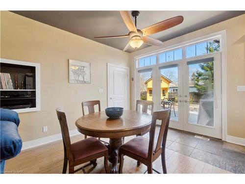 220 Elmwood Avenue, Crystal Beach, ON - Indoor Photo Showing Dining Room