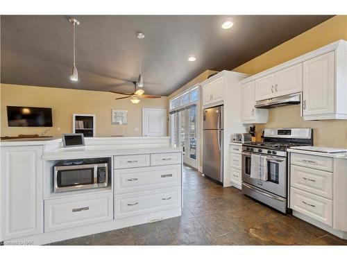 220 Elmwood Avenue, Crystal Beach, ON - Indoor Photo Showing Kitchen