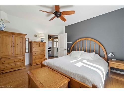220 Elmwood Avenue, Crystal Beach, ON - Indoor Photo Showing Bedroom