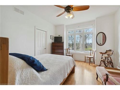 220 Elmwood Avenue, Crystal Beach, ON - Indoor Photo Showing Bedroom