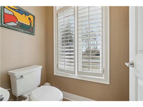 220 Elmwood Avenue, Crystal Beach, ON - Indoor Photo Showing Bathroom