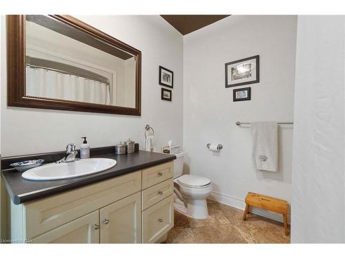 220 Elmwood Avenue, Crystal Beach, ON - Indoor Photo Showing Bathroom