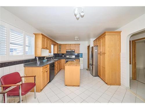 199 Thorold Road, Welland, ON - Indoor Photo Showing Kitchen