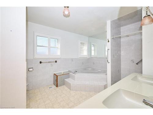 199 Thorold Road, Welland, ON - Indoor Photo Showing Bathroom