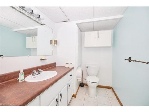 199 Thorold Road, Welland, ON - Indoor Photo Showing Bathroom