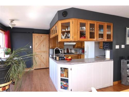 305 Cherrywood Avenue, Crystal Beach, ON - Indoor Photo Showing Kitchen