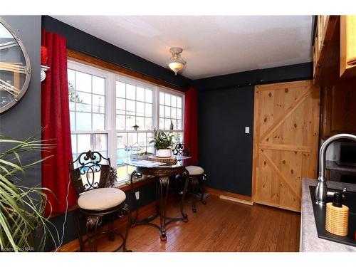 305 Cherrywood Avenue, Crystal Beach, ON - Indoor Photo Showing Other Room