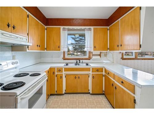 242 Lakeshore Road W, Port Colborne, ON - Indoor Photo Showing Kitchen With Double Sink