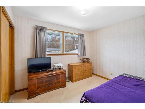 242 Lakeshore Road W, Port Colborne, ON - Indoor Photo Showing Bedroom