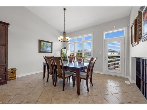 6608 Flora Court, Niagara Falls, ON - Indoor Photo Showing Dining Room