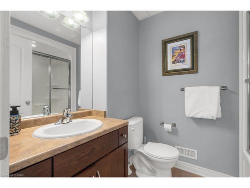 6608 Flora Court, Niagara Falls, ON - Indoor Photo Showing Bathroom